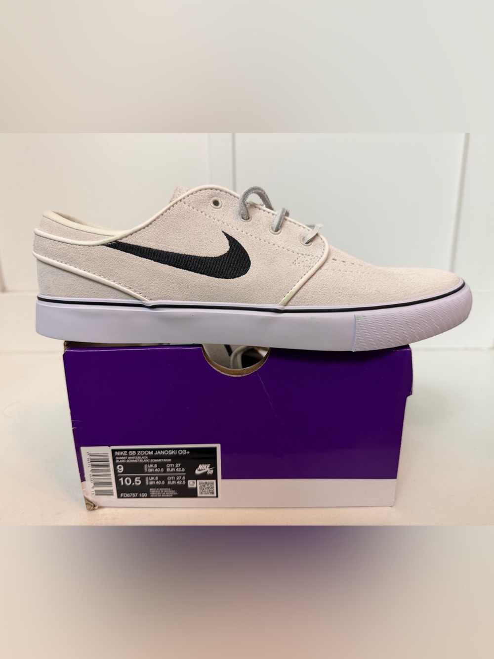 New With Box Nike SB Zoom Stefan Janoski Mens Size 9 Summit White & Black